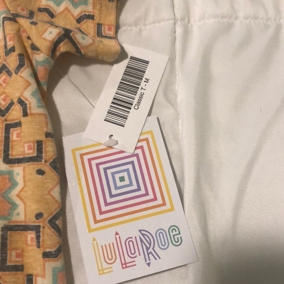 NWT LuLaRoe classic T shirt with a warm pattern soft scoop neck for women medium - Picture 3 of 4